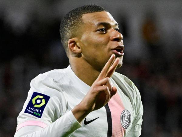 Florentino Pérez estaría dispuesto a ofrecerle un megacontrato a Mbappé para que termine fichando por el Real Madrid.