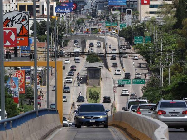 Sobre el bulevar Centroamérica se instalarán varios semáforos y los cruces peatonales serán señalizados para brindar seguridad vial a las personas.