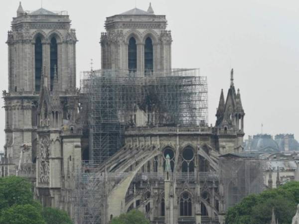 El incendio en la catedral de Notre Dame se registró el lunes a las 4:00 de la tarde. Foto: AFP