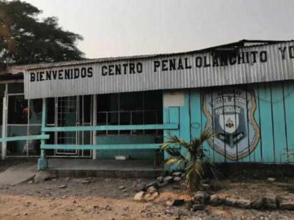 El cadáver del reo fue trasladado hasta la morgue.