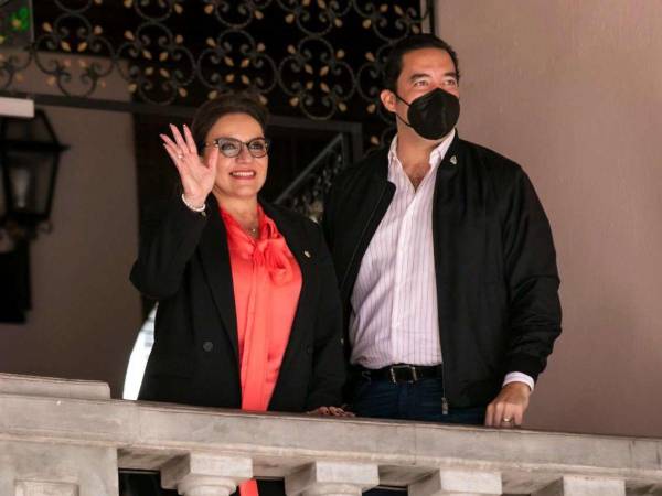 Héctor Zelaya es secretario privado de la presidenta y quien le acompaña en todos los viajes de la mandataria junto al canciller Eduardo Enrique Reina. Zelaya tiene 41 años.