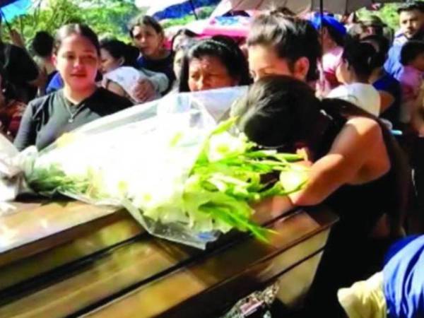 Una gran tragedia deja luto en Copán, una explosión en una cohetería artesanal cobró la vida de nueve personas. Esta semana se reportó la muerte de la novena víctima se trata de Mario Tábora padre de Orlin y Mario, dos menores de edad quienes también murieron luego del horrendo percance