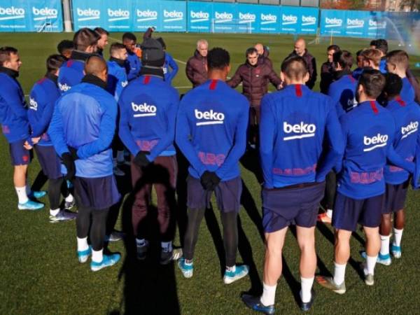 El entrenador del FC Barcelona comandó los trabajos físicos de este lunes. (Foto: Cortesía FC Barcelona en Twitter)