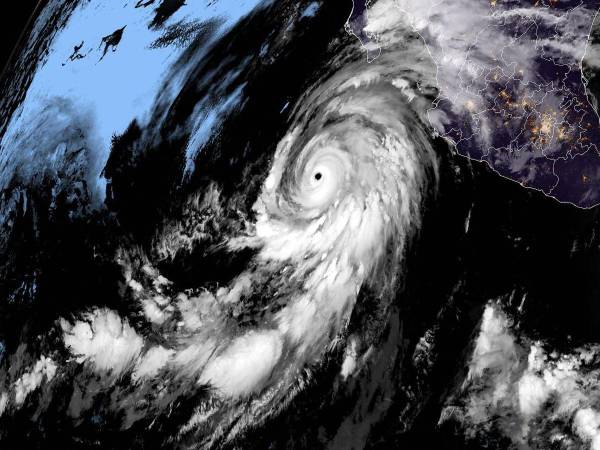 Hilary podría convertirse en la primera tormenta tropical en California.