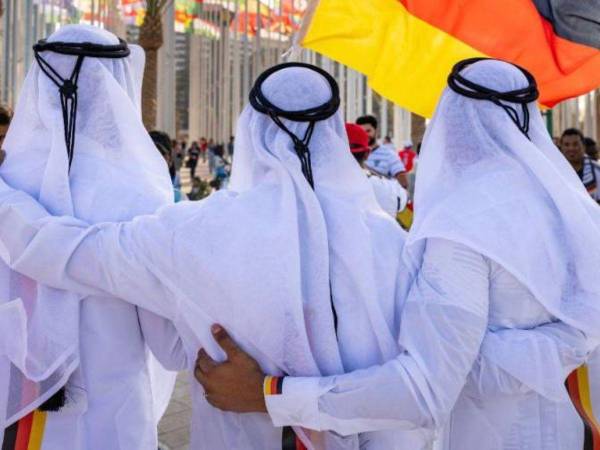 Aficionados de Qatar apoyaron a su selección, pero ellos salieron mal.