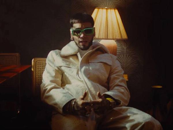 Anuel deja ver que aún recuerda a Karol G en su nuevo sencillo.