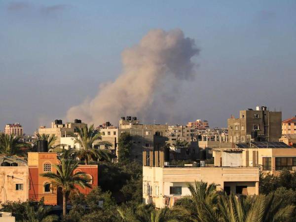 Bombardeo israelí en Al Zawaida, en la Franja de Gaza, el 11 de junio de 2024.