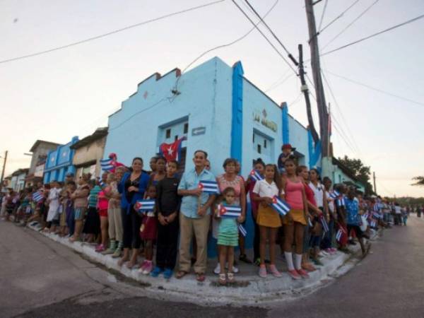 La generación más vieja de exiliados cubanos por lo general apoya una línea más dura contra el gobierno comunista de Cuba. Fotos AP