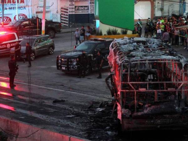 Los incidentes más graves ocurrieron el jueves en Ciudad Juárez (Chihuahua), donde un enfrentamiento entre pandillas -presuntamente ligadas al Cártel de Sinaloa- en una cárcel desató una escalada de atentados en esa urbe, según el gobierno.