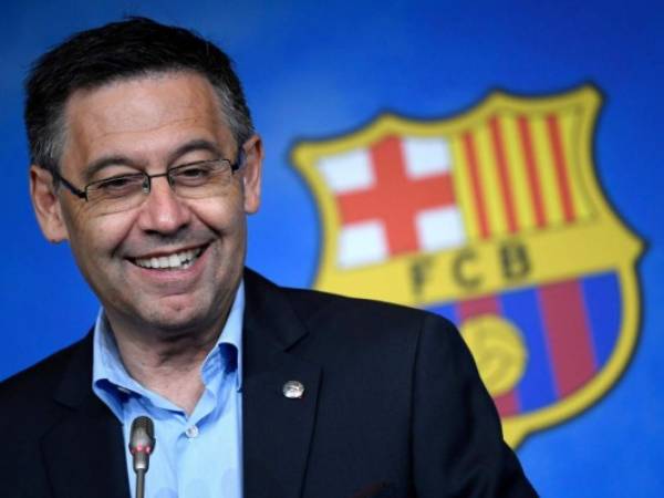 El presidente del Barcelona, ​​Josep Maria Bartomeu, sonríe durante una rueda de prensa en el estadio Camp Nou de Barcelona. Foto: Agencia AFP.