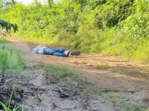 Hasta el momento, el joven de entre 18 y 20 años de edad, no ha sido identificado.