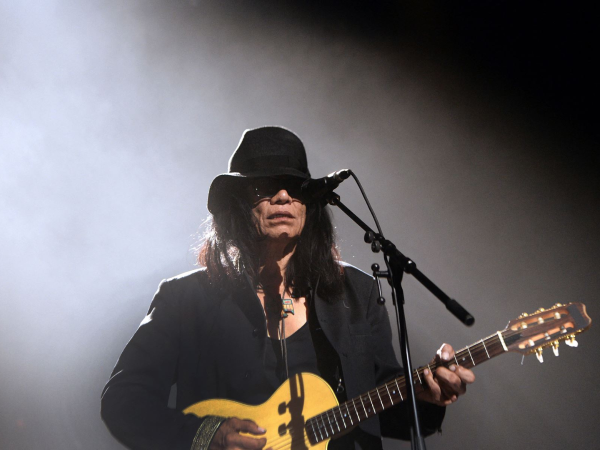 El cantante mexicano-estadounidense Sixto Rodríguez, durante un concierto en París en 2013.