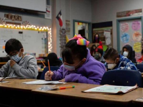 Como en todo el mundo, la pandemia de covid-19 trastornó el sistema educativo estadounidense, con escuelas cerradas o solo parcialmente abiertas y cursos de aprendizaje a distancia.