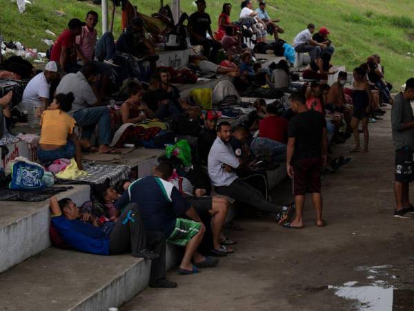 Los nacionalistas acusaron a los de Libre de no denunciar la salida de los migrantes para no “darse con la piedra en los dientes”.