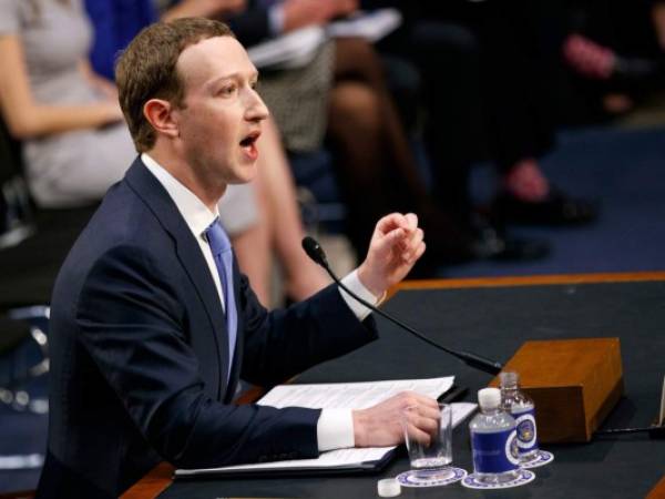 Facebook Mark Zuckerberg testifica ante una audiencia conjunta de los Comités de Comercio y Judicatura en Capitol Hill en Washington. Foto:AFP