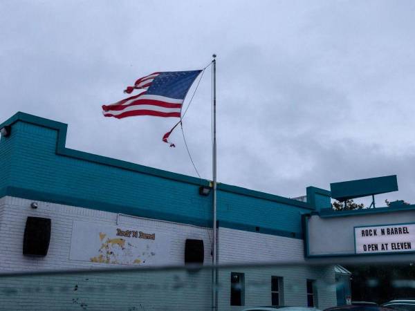 A pocas horas de que el huracán Milton toque tierra, sus ráfagas de viento ya han causado estragos en gran parte de Florida. Aquí las imágenes de los primeros daños.