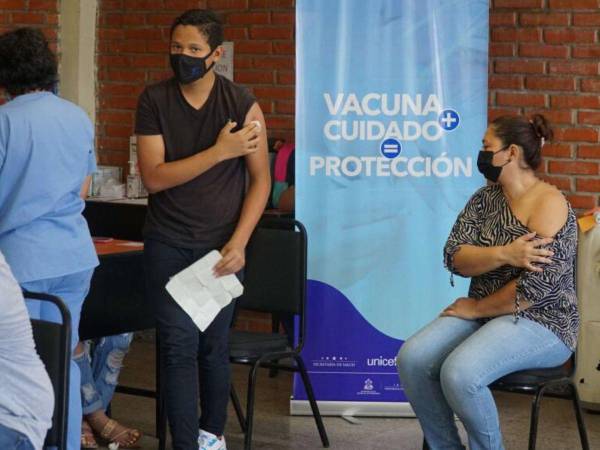 Piden que completen el esquema de vacunación de dos dosis y las de refuerzo.