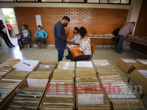 En el campus de la UPNFM se entregaron ayer más de 1,800 documentos de identificación. Al proceso solo le quedan pocos días. Foto: Jhony Magallanes/El Heraldo