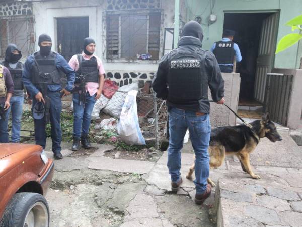 La casa donde se encontraron libretas y dinero funcionaba como un negocio en la colonia El Pedregal.