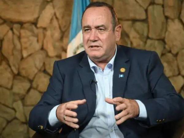 El presidente de Guatemala fue puesto a salvo por su equipo de seguridad y fue trasladado hasta la capital del país centroamericano.