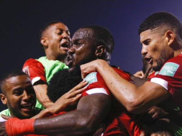 Celebración de uno de los goles de Panamá ante la Selección de Honduras.