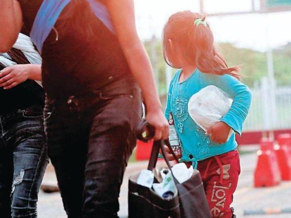 Cada año miles de niños deben abandonar el sistema educativo para migrar con sus padres o en otros casos solos hacia otro país.