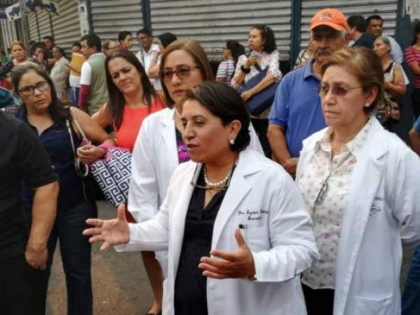 Suyapa Figueroa durante una de las manifestaciones de la Plataforma para la Defensa de la Salud y Educación.