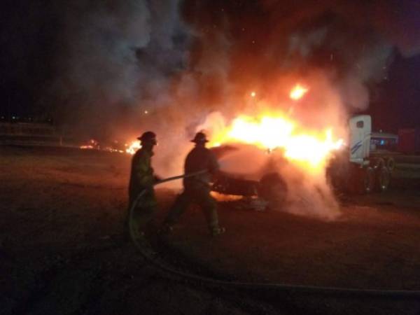 Momento en el que los bomberos acudieron a atender la emergencia.