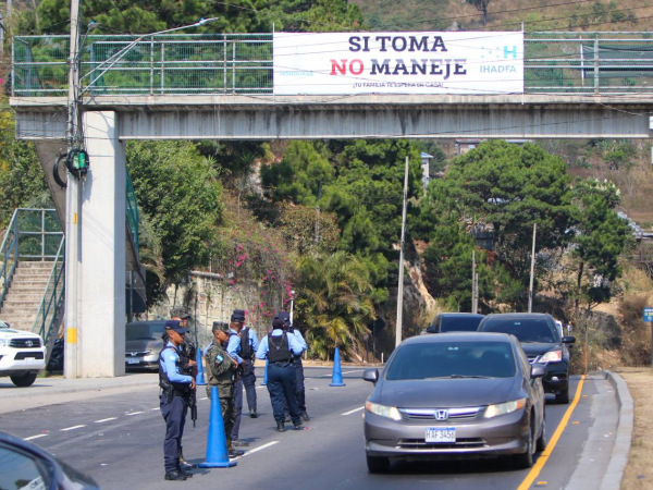 A pocos días de dar inicio a la Semana Santa, viajeros empiezan a tomar su rumbo fuera de la capital para poder disfrutar de estas vacaciones en los distintos lugares turísticos que ofrece Honduras.