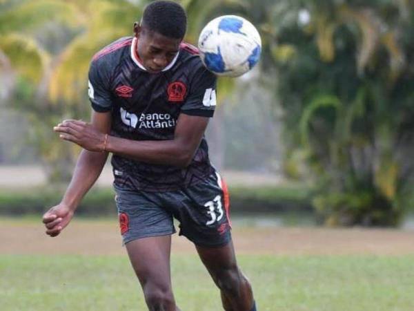 Kenny Martínez promete en el Olimpia tras la salida de Benguché