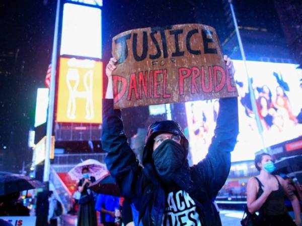 Daniel Prude, de 41 años, que padecía problemas de salud mental, murió asfixiado por la policía tras su arresto el 23 de marzo en Rochester, Nueva York. Foto: AFP.