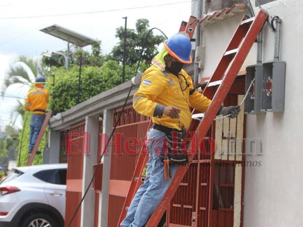 Los expertos recomiendan revisar la instalación para verificar si hay cables en mal estado y evitar más consumo de energía.