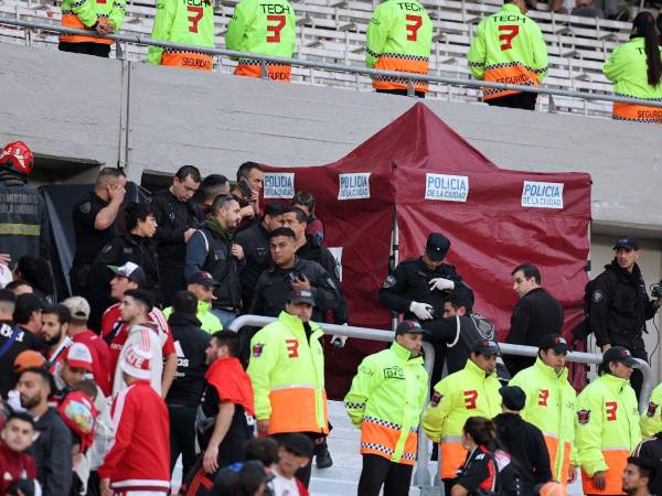 La muerte de un hincha de River empañó la decimonovena jornada del fútbol argentino.