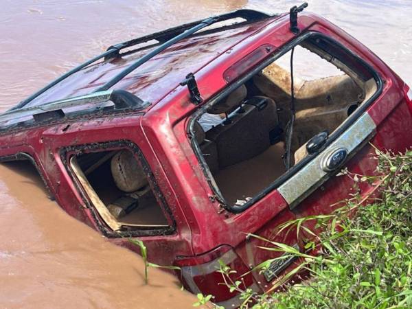 Uno de los carros en el que se conducían Sosa Méndez y sus escoltas fueron encontrados en las profundidades del río Ulua.