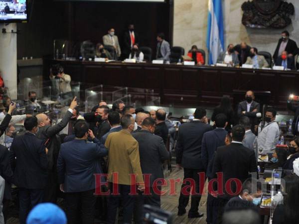 La división y ataques entre el PN y la directiva del Congreso persisten, dificultando la posibilidad de arreglos a corto plazo por señalamientos de fungir en la ilegalidad.