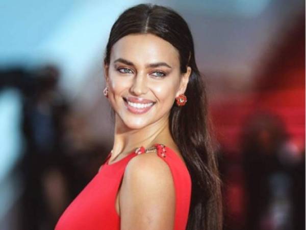 Irina Shayk es una modelo y actriz rusa conocida por su trabajo en la revista Sports Illustrated desde el año 2007.