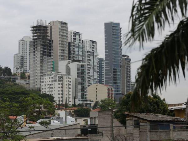 En la zona de Lomas del Guijarro es donde se observa la mayor cantidad de edificios en construcción y muchos que ya están en funcionamiento.