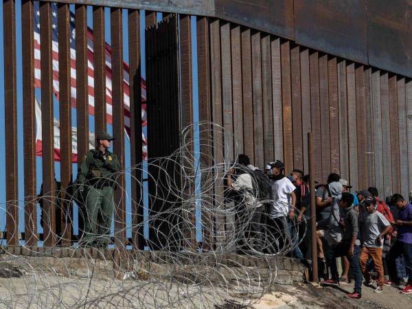 Supuestos grupos criminales hacen creer a los migrantes que la frontera Estados Unidos-México está abierta a la migración ilegal.