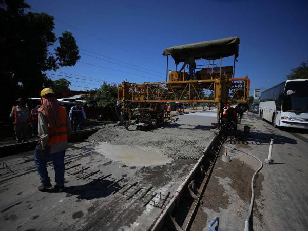 La reconstrucción de la carretera entre Naco, Cortés, y La Entrada, Copán, ya está avanzando con la fundición a base de concreto hidráulico.