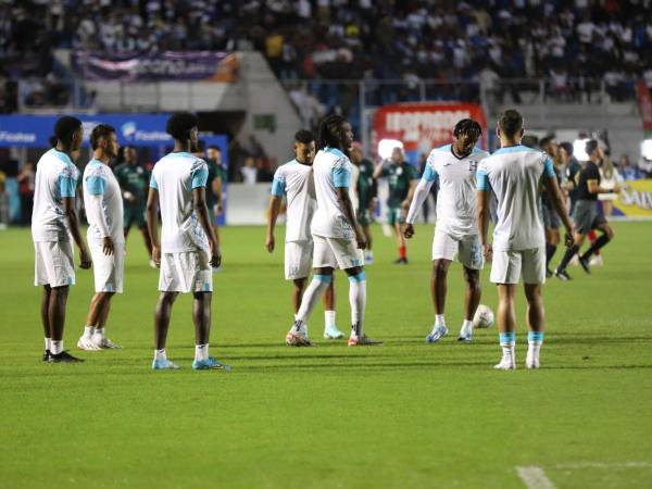 La Selección hondureña entrenando en el Estadio Nacional.