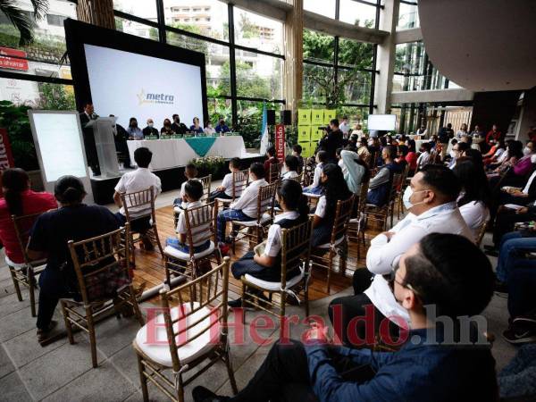 Los alumnos e invitados acudieron con sus respectivas mascarillas y cumplieron con las medidas de bioseguridad. Los niños mostraron un excelente comportamiento.