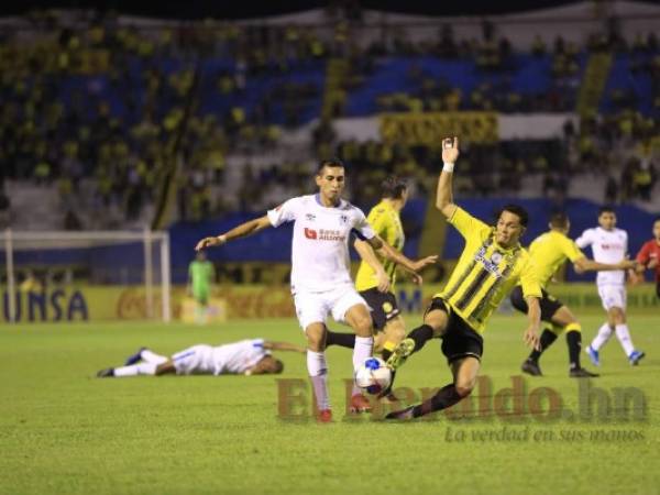 En la final de ida, Real España y Olimpia empataron sin goles.