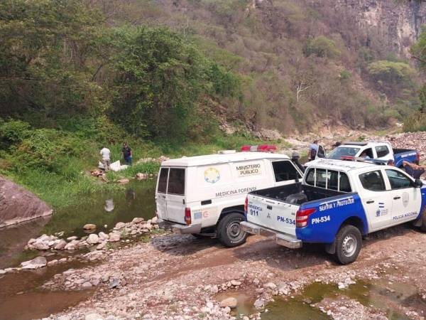 El cuerpo del fallecido estaba en la ribera del río.