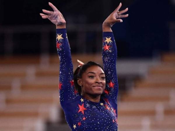 Simone Biles incluso ha empezado a llevar en competición unas mallas con una cabeza de cabra de lentejuelas con el fin, asegura, de animar a los jóvenes. FOTO: AFP