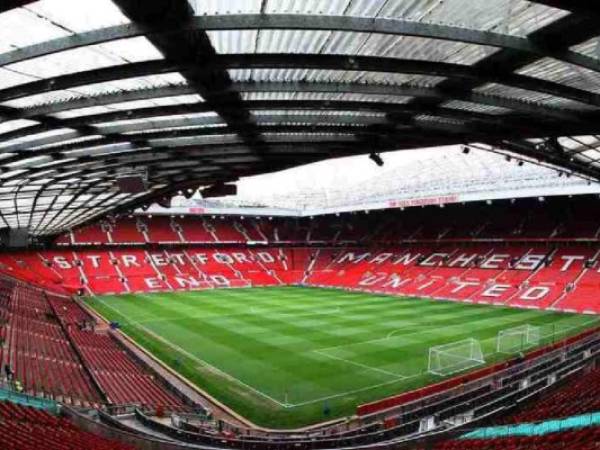 El Old Trafford tiene capacidad para casi 75 mil personas. (AP)