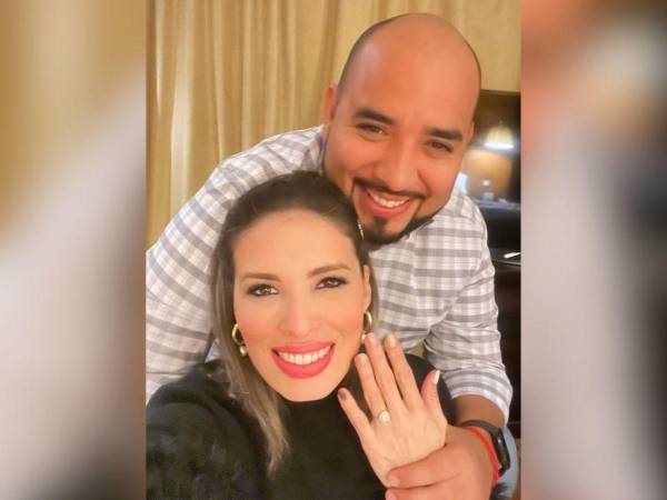 En menos de seis meses de noviazgo, el ministro de Educación, Daniel Sponda y la diputada por el Partido Liberal, Erika Urtecho, se mostraron felices al anunciar su compromiso matrimonial.