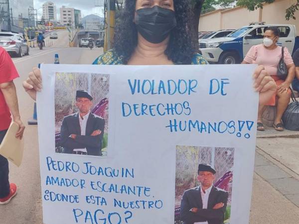 El grupo de personas en protesta también se declaró en calamidad.