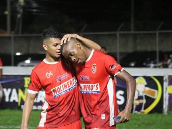 Jamal Charles es el primer jugador en marcar un gol nocturno en el estadio Francisco Martinez Durón. Foto cortesía Twitter @DRealSociedad