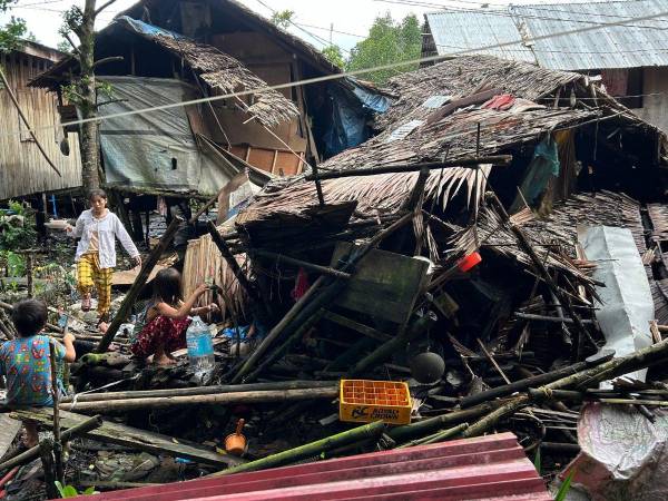 Varias viviendas de la zona se destruyeron por el fuerte sismo.