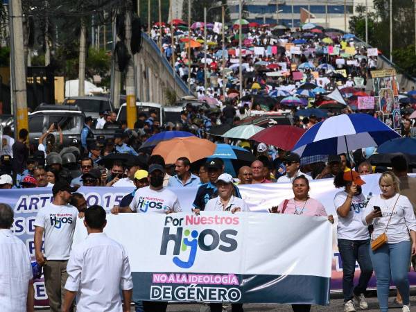 Más de 60,000 hondureños se movilizaron en siete ciudades del país en contra de la Ley de Educación Integral y de la ideología de género.